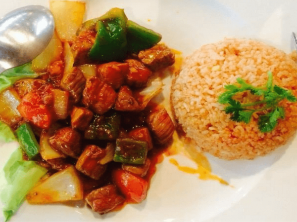 Cơm chiên bò lúc lắc