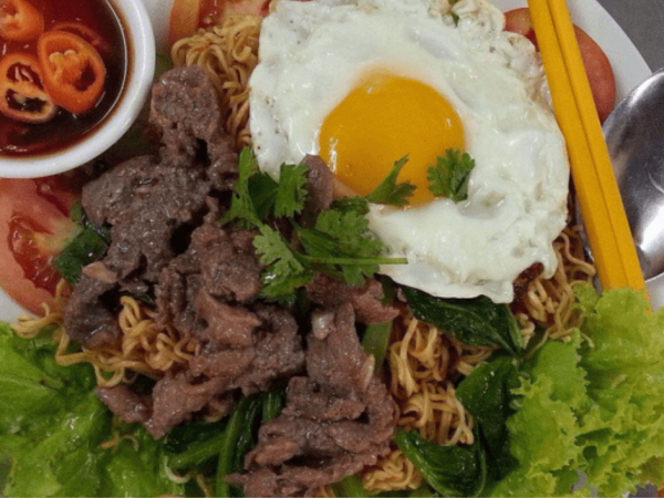 Mì xào bò trứng